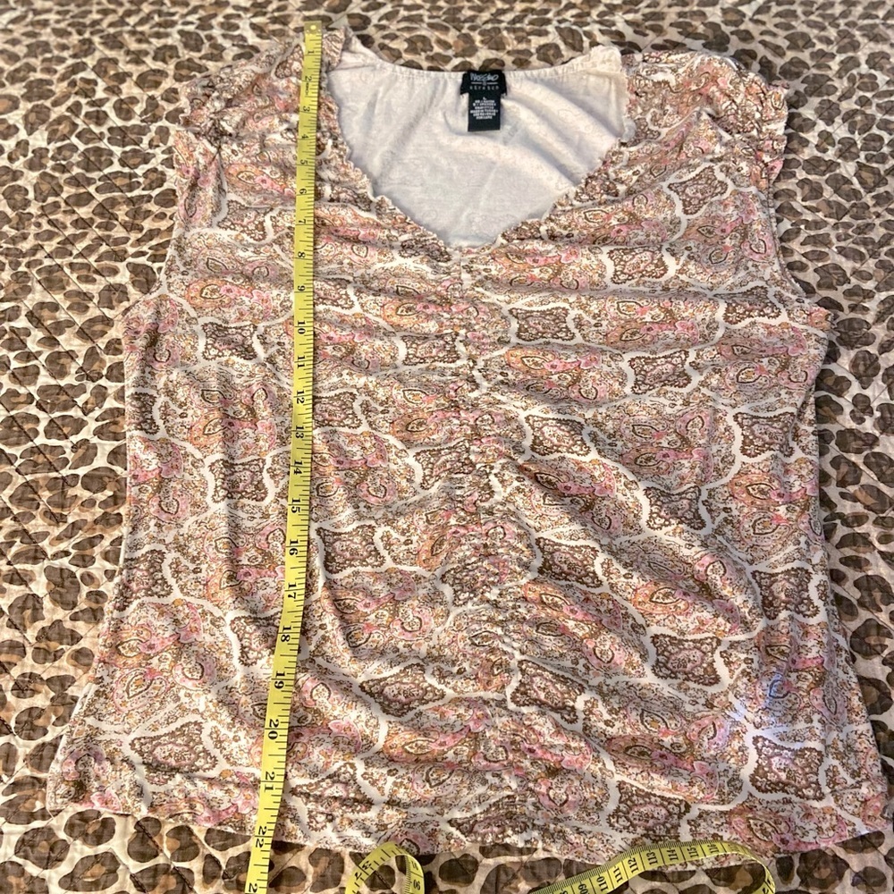 Boho Floral Cap Sleeve Neutral Top - Picture 8 of 9